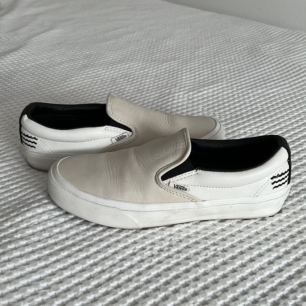 Vans Vault Taka Hayashi Slip-on 66 LX (LEATHER/NUBUCK) MARSHMALLOW/BLACK